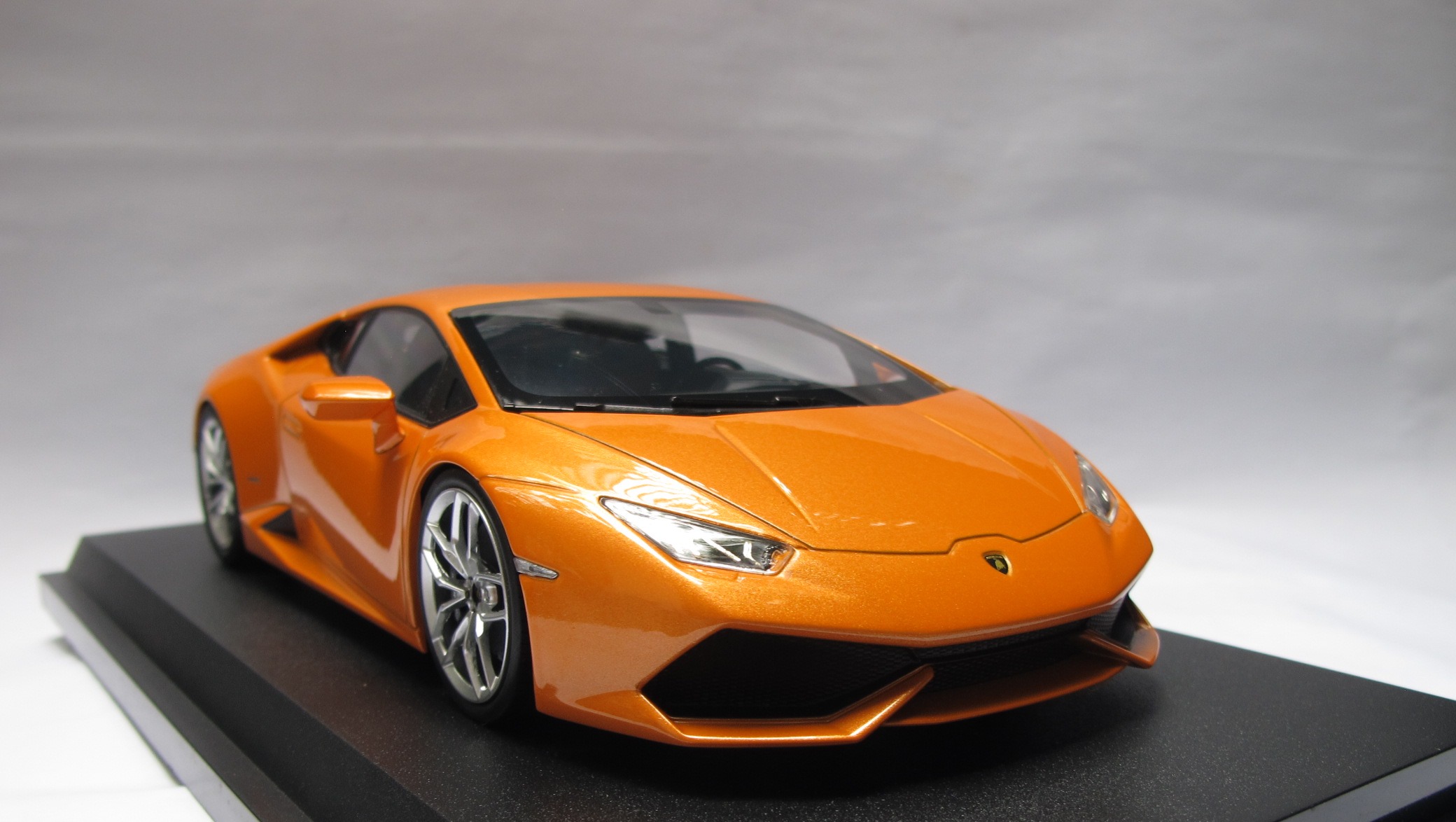 Xe mô hình LAMBORGHINI Huracan LP610-4 KYOSHO tỉ lệ 1:18 